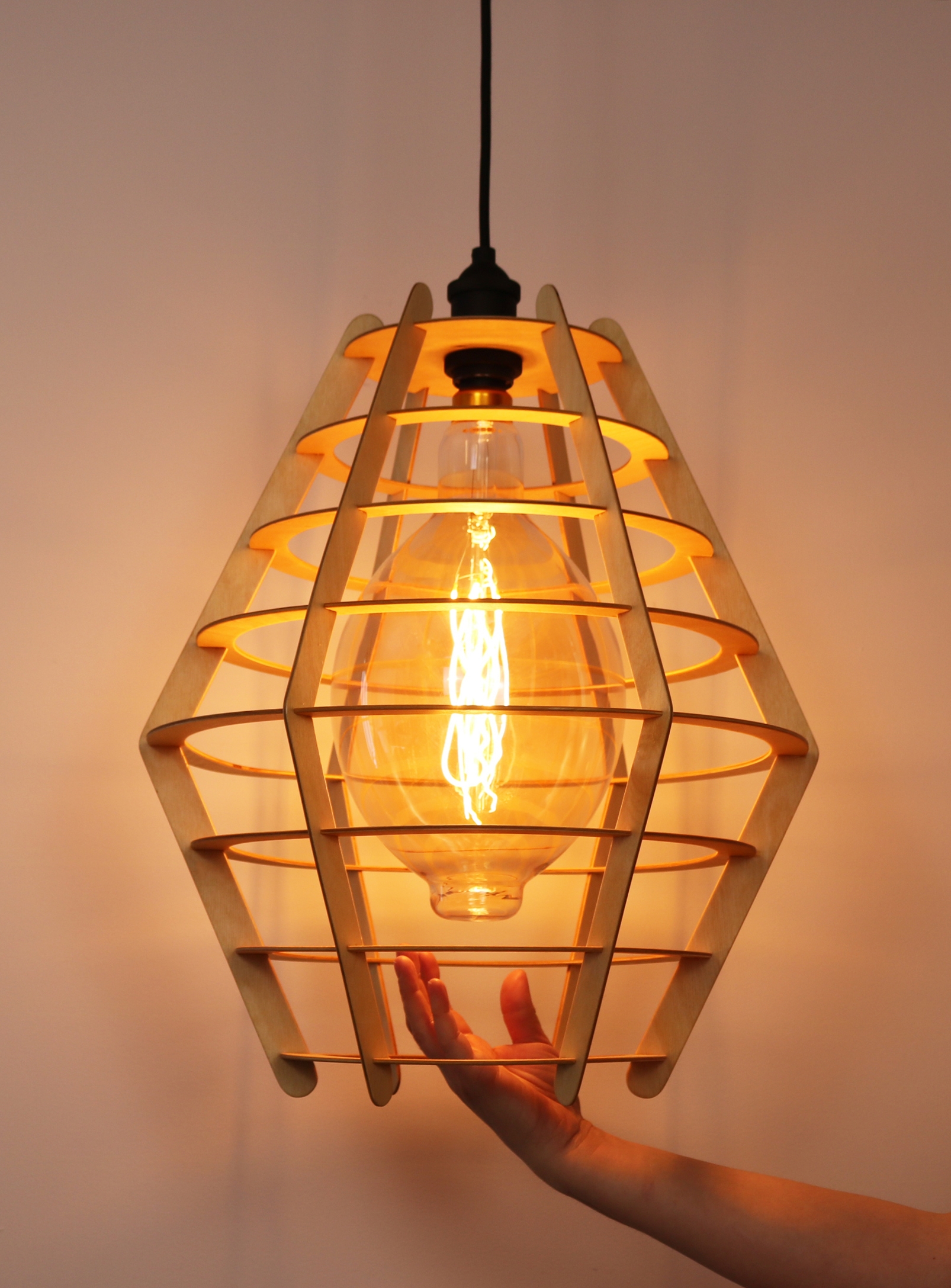 Lampe Ruche Merisier Simons Nuit Main